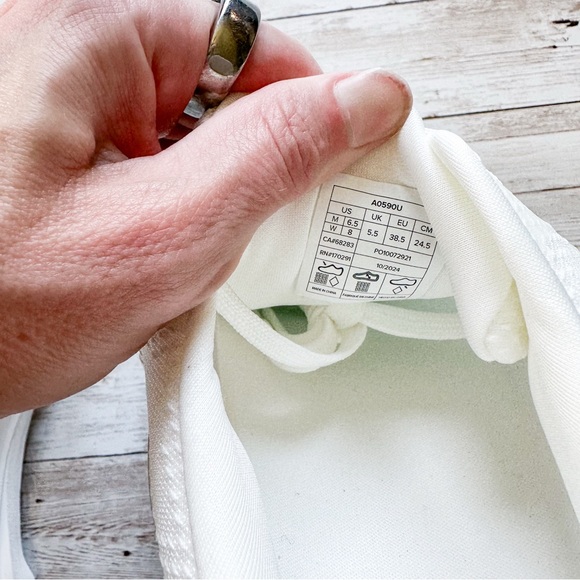 ALO Yoga Runner Shoes Sneakers White Size 8 NEW - Picture 12 of 16